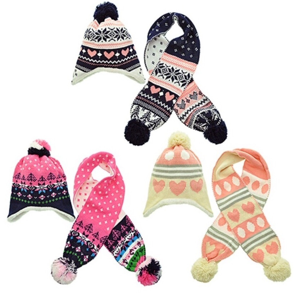▪️Cuddle Up Pom Pom and Beanie Set